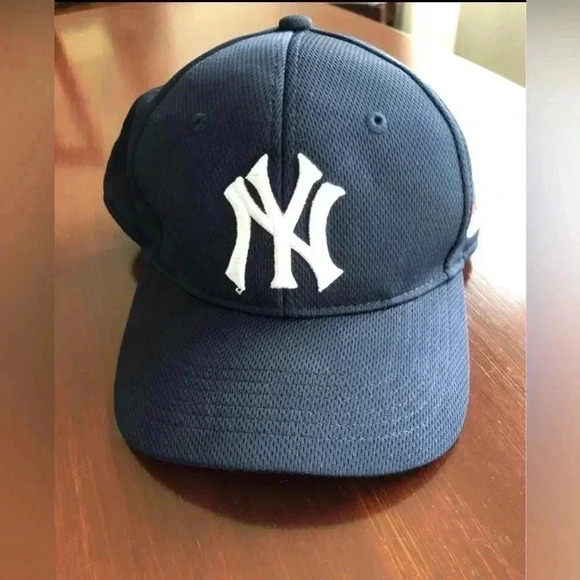 New York Yankees Baseball Cap - Velcro back - Youth MLB OC Sports - Picture 1 of 5